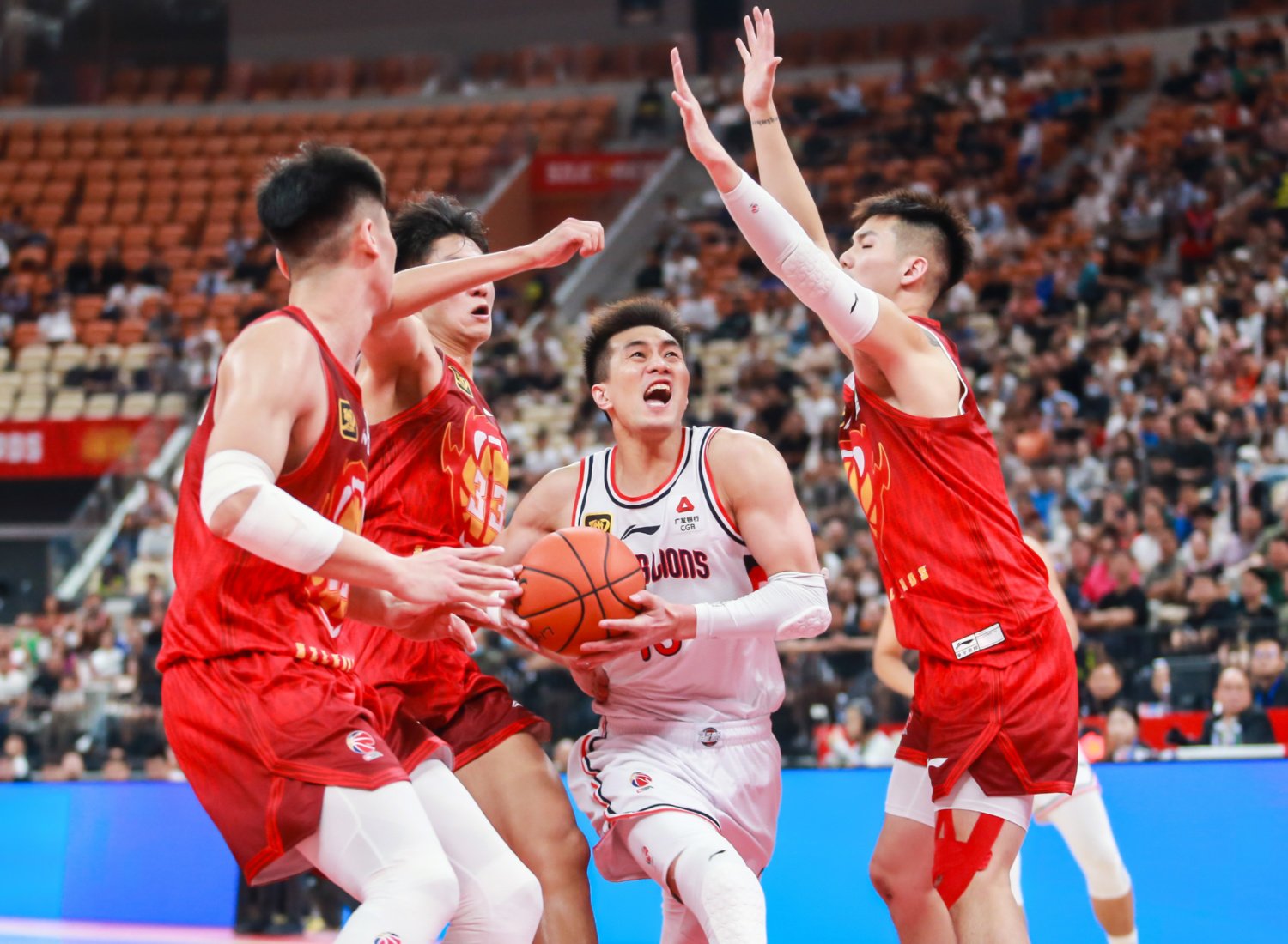 雷霆轻取篮网，郭艾伦带队取胜的简单介绍