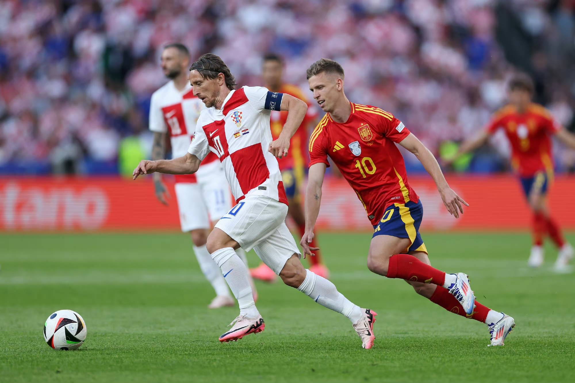 欧洲杯预选赛举行，球队士气高涨的简单介绍